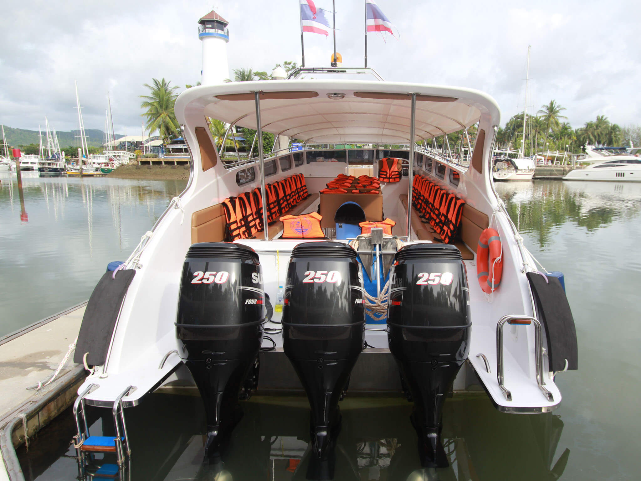 Speedboat Triple Engines 750HP (3X250HP)Speedboat Triple Engines 750HP (3X2...